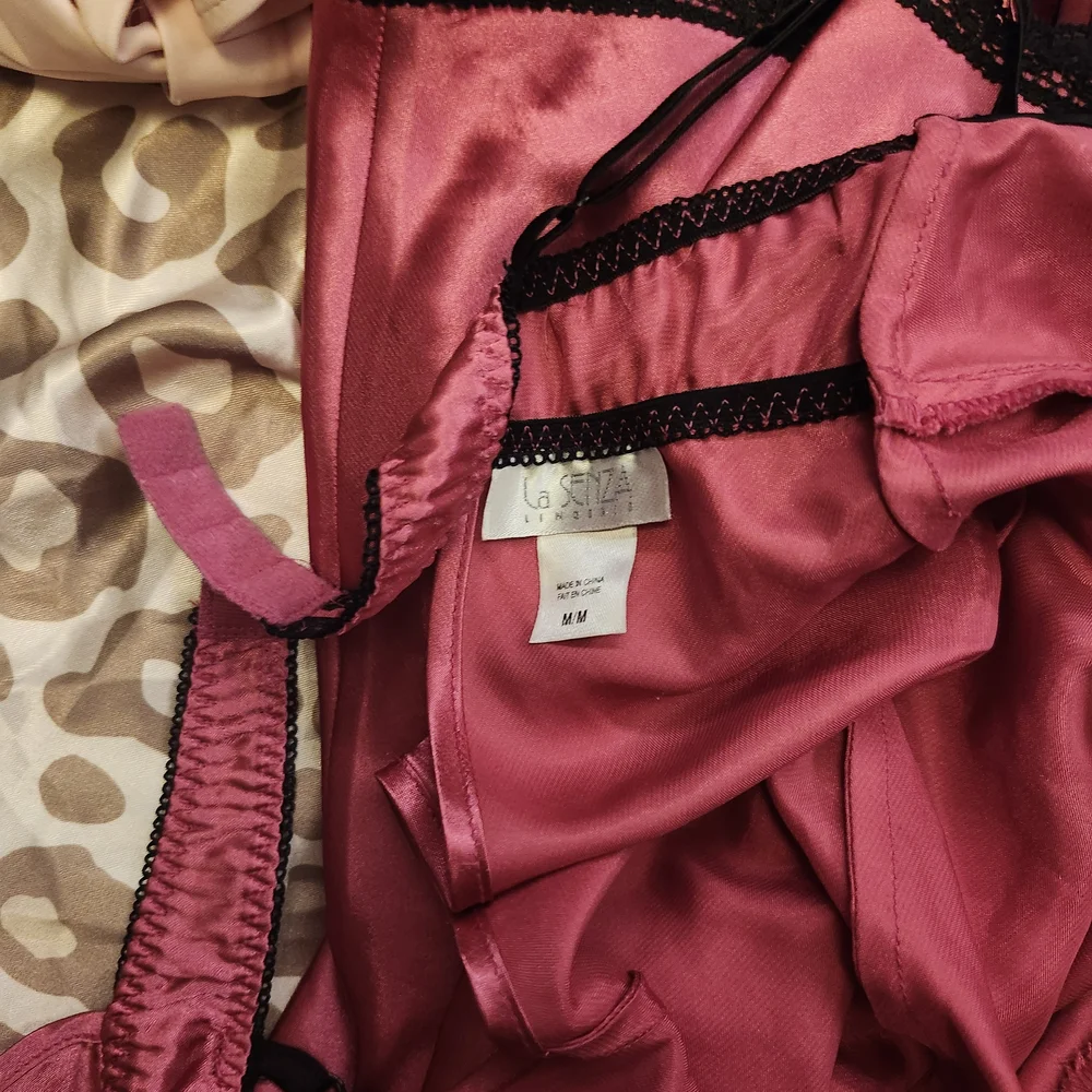 La SENZA Pink and Black Satin Chemise with Lace Trim - Picture 2 of 2
